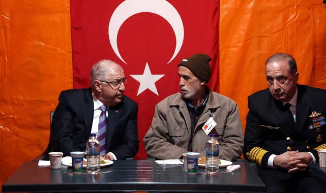 Bakan Güler'den şehit Astsubay Üstçavuş'un baba evine taziye ziyareti