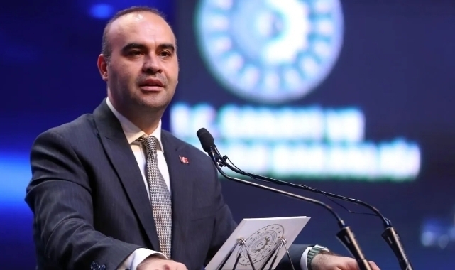 Bakan Kacır'dan "İnsanlı İlk Uzay Misyonu” sergisine davet