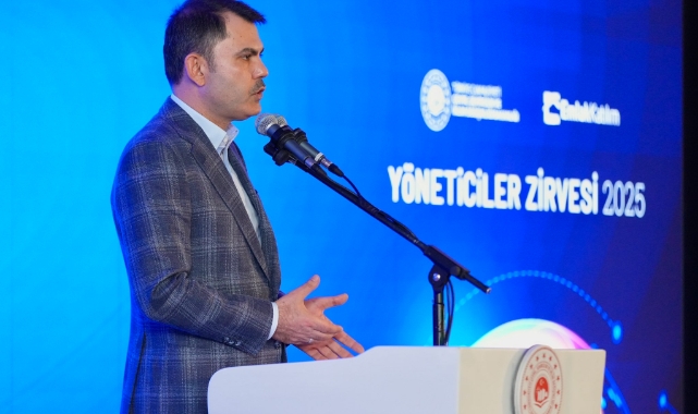 Bakan Kurum Yöneticiler Zirvesi’ne katıldı