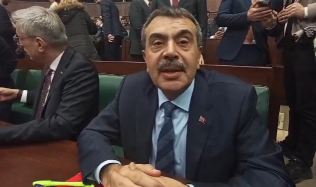 Bakan Tekin'den Özgür Özel'e 'protokol' yanıtı
