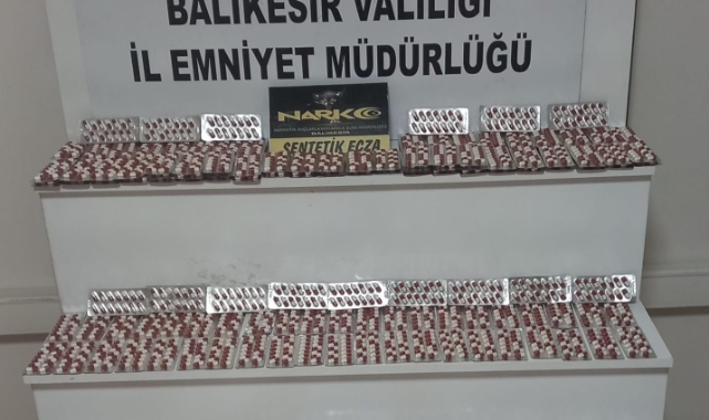 Balıkesir’de 2 bin 700 sentetik hap ele geçirildi
