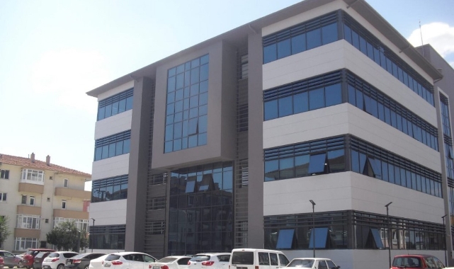 Balıkesir'de Tapu Müdürlüğü'nde doğurduğu bebeği tuvalete bıraktı