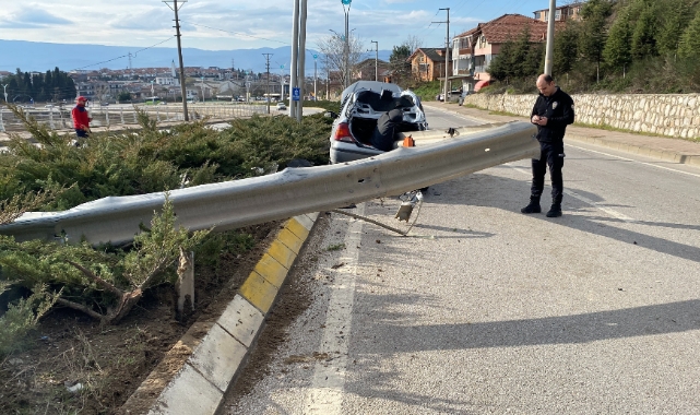 Bariyer otomobilin içinden geçti
