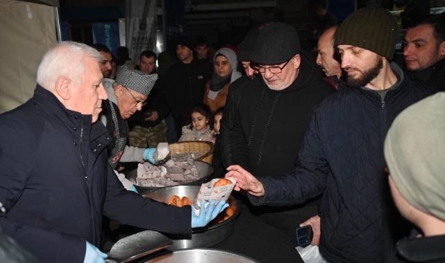 Başkan Bozbey’den Regaib Kandilinde tatlı ve lokma ikramı