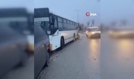 Başkent'te 4 araç birbirine girdi! 31 yaralı var