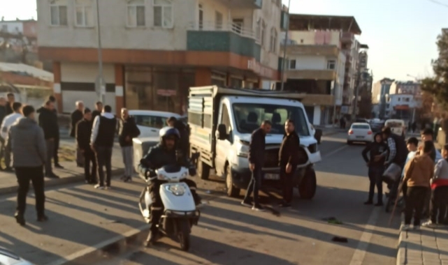 Batman’da hafif ticari araç ile otomobil çarpıştı!