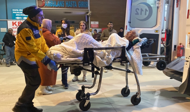 Benzin ile sobayı tutuştururken alev parlamasıyla yaralandı