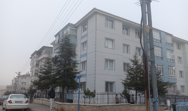 Bıçakla eşini ağır yaralayıp intihar etti