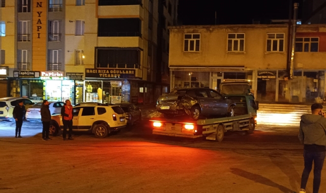 Bitlis'te 3 araçlı zincirleme trafik kazası: 2'si ağır 4 yaralı