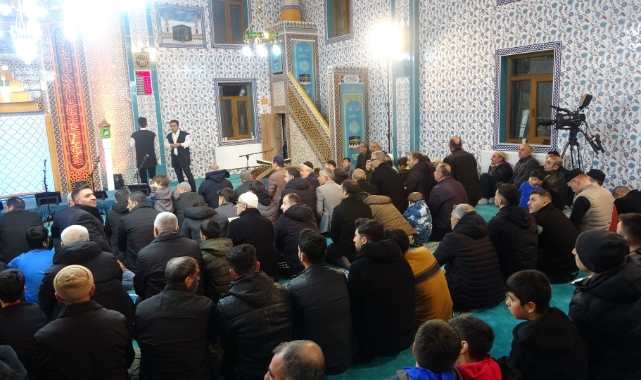 Bitlis’te açılışı yeni yapılan camide Regaip Kandili programı düzenlendi