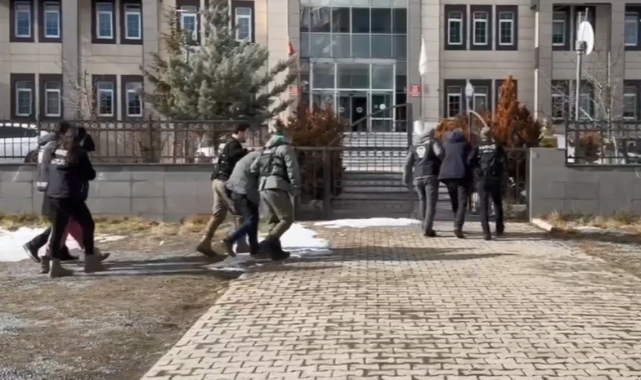 Bitlis’te midelerinden 91 paket uyuşturucu çıkan 3 kişi tutuklandı