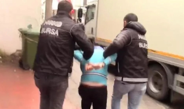 Bursa'da 3 katlı uyuşturucu fabrikası kuran şüpheliler tutuklandı
