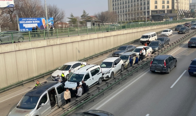Bursa'da 7 araçlı zincirleme kaza!