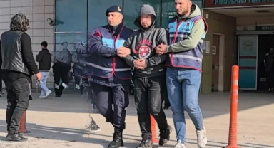 Bursa'da arkadaşını bıçaklayıp kaçarken diğer arkadaşının ölümüne neden olan zanlı adliyede