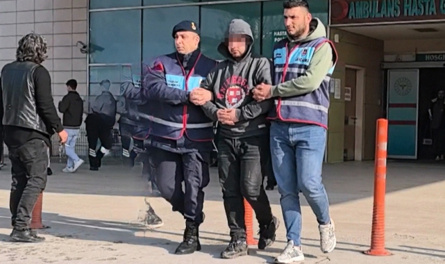 Bursa'da arkadaşını bıçaklayıp kaçarken diğer arkadaşının ölümüne neden olan zanlı adliyede