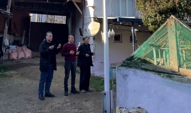Bursa'da bir evin bahçesinde şehit mezarları bulunuyor