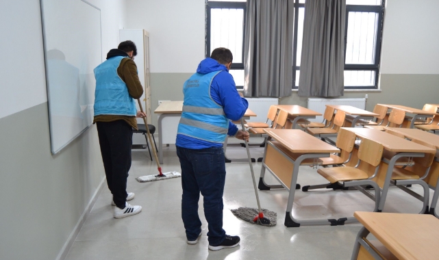 Bursa'da denetimli serbestlik hükümlüleri cezalarını okul temizleyerek dolduracaklar