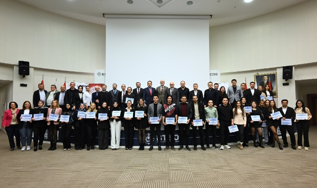 Bursa'da Genç Dijital Girişimcilik Akademisi Sertifika Töreni düzenlendi