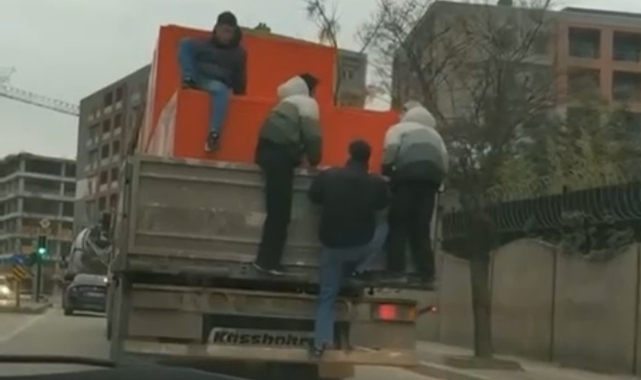 Bursa'da gençlerin tehlikeli yolculuğu kameraya yansıdı