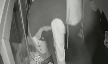 Bursa'da kafe giren hırsız kameraya yakalandı