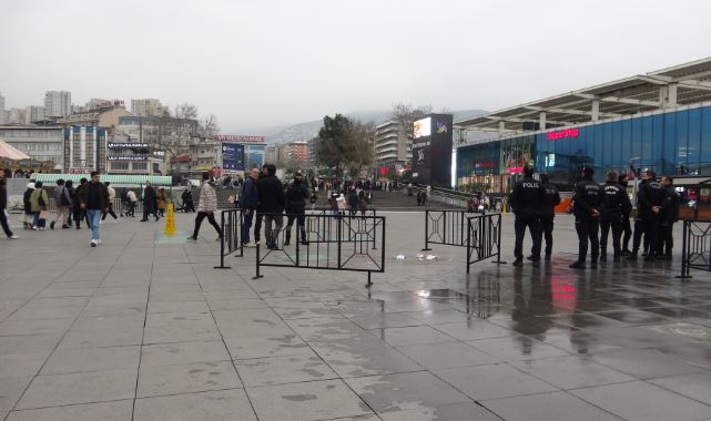 Bursa'da Kent Meydanı'nda bıçaklı saldırı!