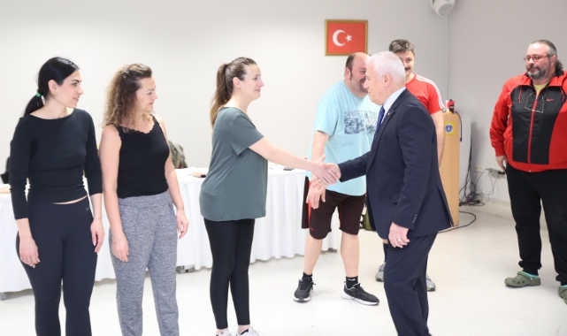 Bursa'da 'Kısa Süren Saltanat' tiyatroseverler ile buluşacak