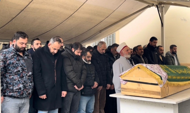 Bursa’da kıskançlık krizi nedeniyle öldürülen genç kız toprağa verildi