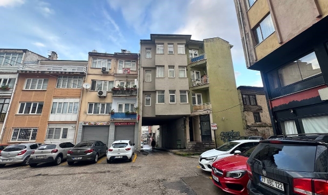 Bursa'da kolonları olmadan ayakta duran binayı görenler hayrete düşüyor