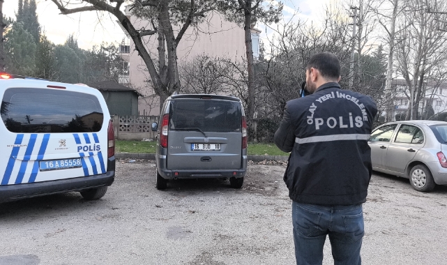 Bursa'da kurşunların isabet ettiği park halindeki kamyonet delik deşik oldu