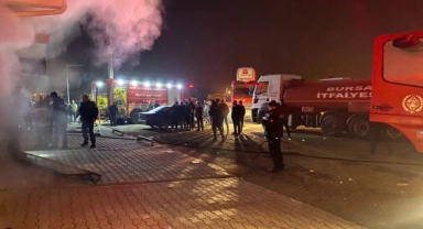 Bursa'da market deposunda yangın!