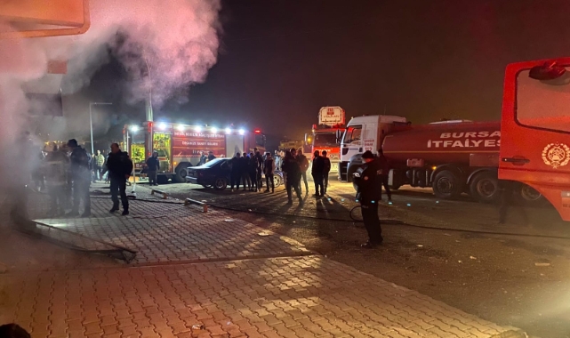 Bursa'da market deposunda yangın!