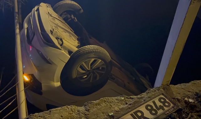 Bursa'da otomobil dereye uçtu! 2 yaralı