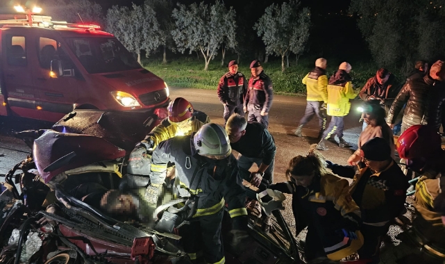 Bursa'da otomobil ile tır kafa kafaya çarpıştı! 1 ölü, 3 yaralı