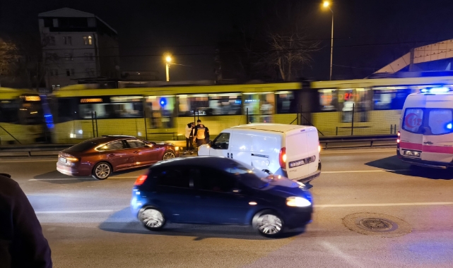 Bursa'da otomobil ticari araca çarptı: 1 yaralı