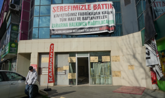Bursa'da şaşırtan pankart! Fabrikanın ürünleri maliyetine satılıyor