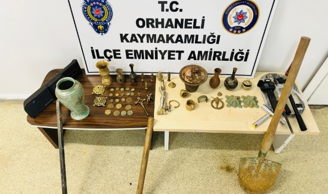 Bursa'da tarihi eser kaçakçısı defineciler kazı yaparken yakalandı