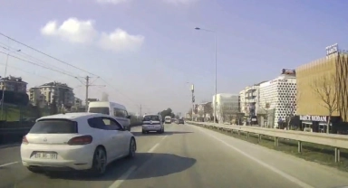 Bursa'da trafikte makas atan sürücü kameraya yansıdı