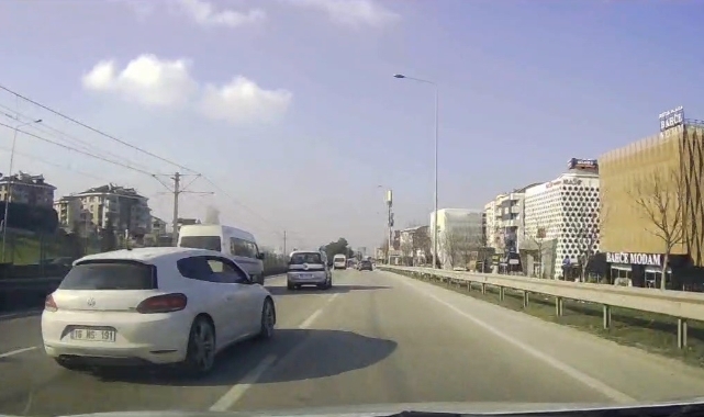 Bursa'da trafikte makas atan sürücü kameraya yansıdı