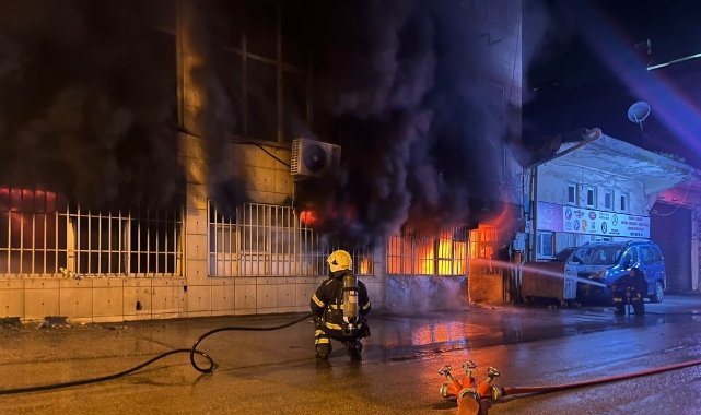 Bursa'da geceyi alevler aydınlattı