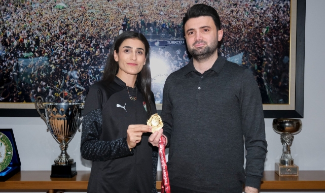 Bursasporlu Hatice Kübra İlgün'den Başkan Çelik'e ziyaret