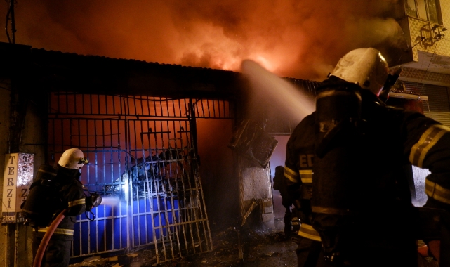 Çakmak dükkanı bomba gibi patladı 5 işyeri küle döndü
