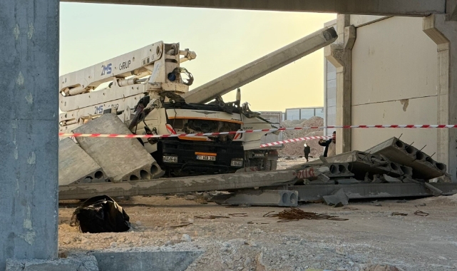 Çarptığı duvarın altında kalan vinç sürücüsü hayatını kaybetti