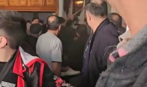 Cuma vakti camide korkutan yangın