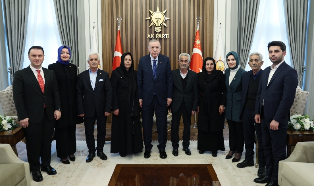Cumhurbaşkanı Erdoğan, PKK'lı teröristlerce katledilen Aykut ve Boz ailelerinin yakınlarıyla görüştü