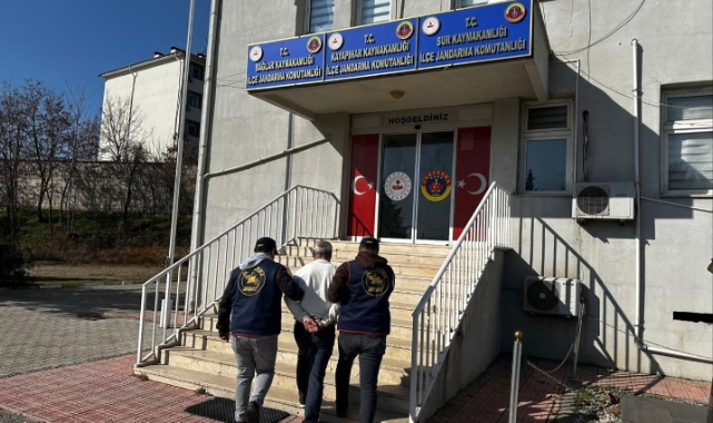 Diyarbakır'da 15 yıl hapis cezası bulunan uyuşturucu taciri yakalandı