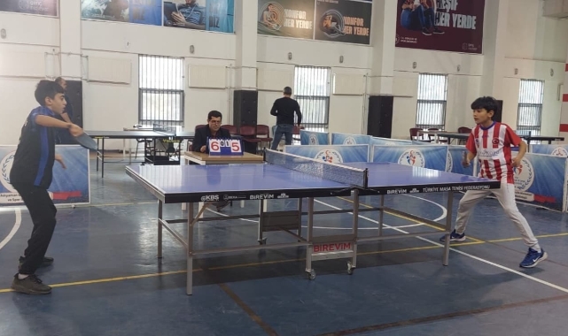 Dumlupınar Ortaokulu masa tenisinde il şampiyonu oldu