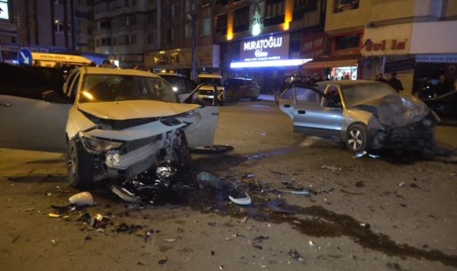 "Dur" ihtarına uymayan ehliyetsiz sürücü kaza yaptı: 3 yaralı