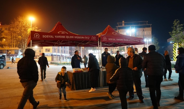 Düzce Belediyesi’nden kandil ikramı