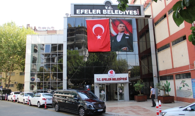 Efeler Belediyesi'nde pankart krizi