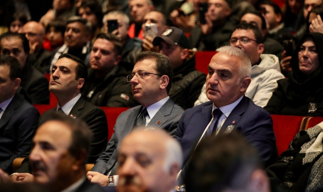 Ekrem İmamoğlu Ferdi Tayfur'u son yolculuğuna uğurladı